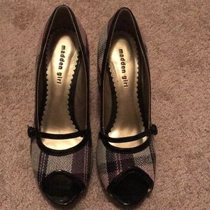 9 1/2 Steve Madden pink, gray,purple,black plaid